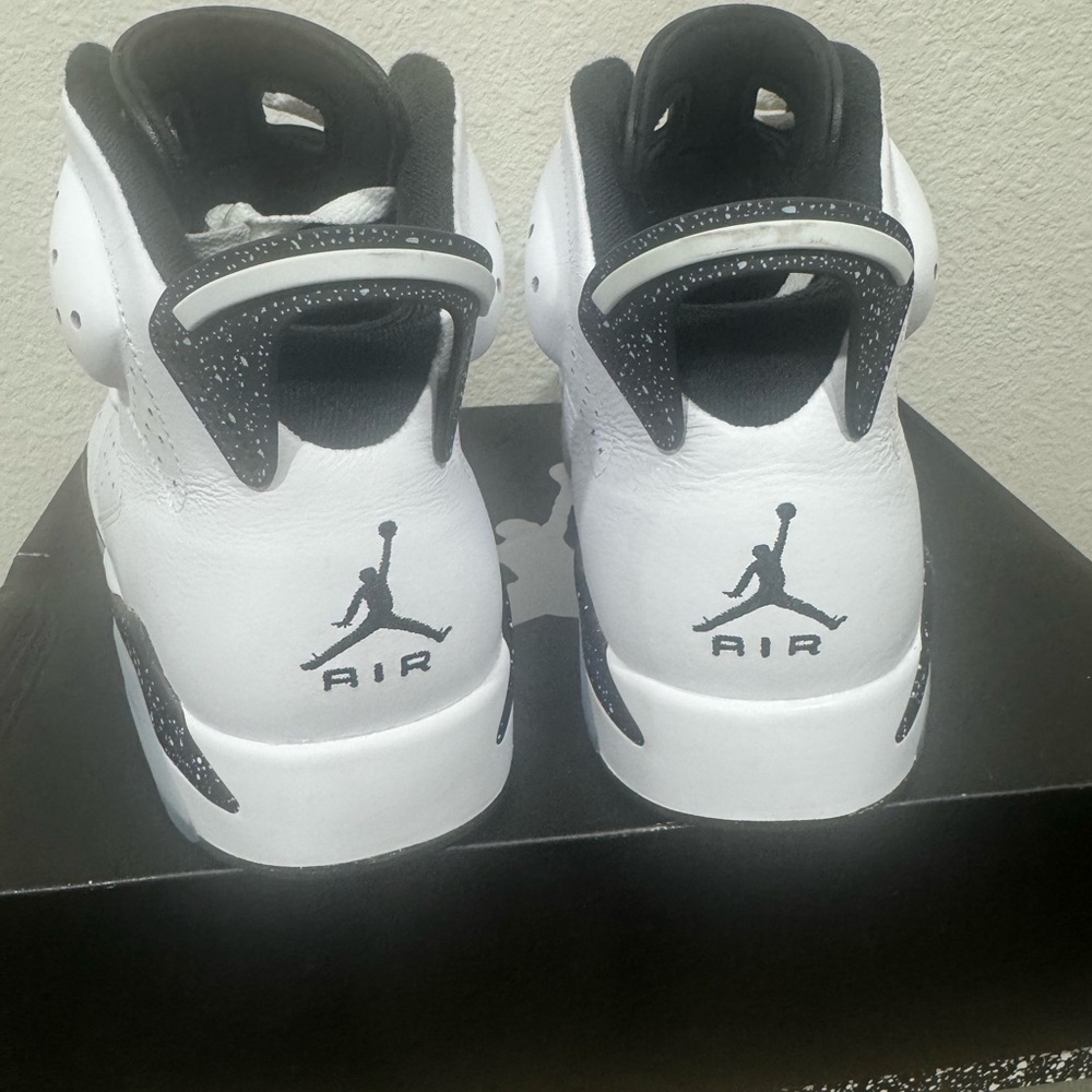 Retro Jordan 6 Reverse Oreo - Picture 3 of 8